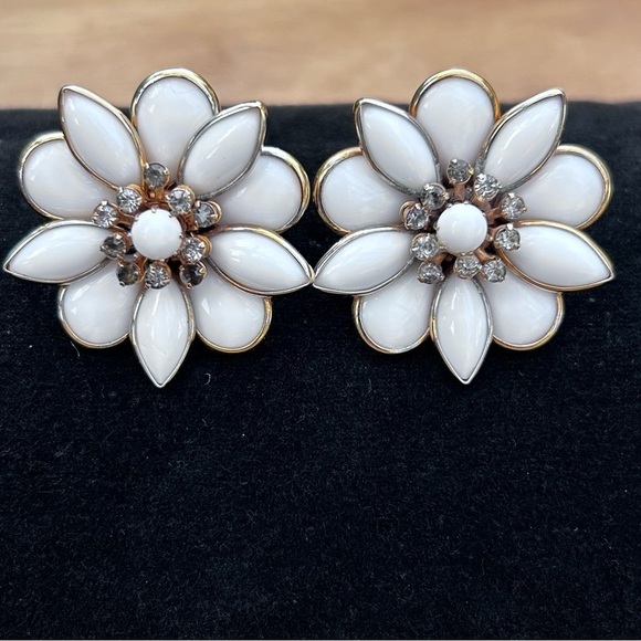 Vintage Kramer Milk Glass Rhinestone Flower Earrings - Picture 6 of 10